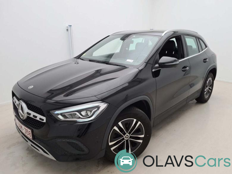 Mercedes GLA 180 d Aut. LED CarPlay Navi 1/2 Sport-Leather KeylessStart Camera Klima PDC ...