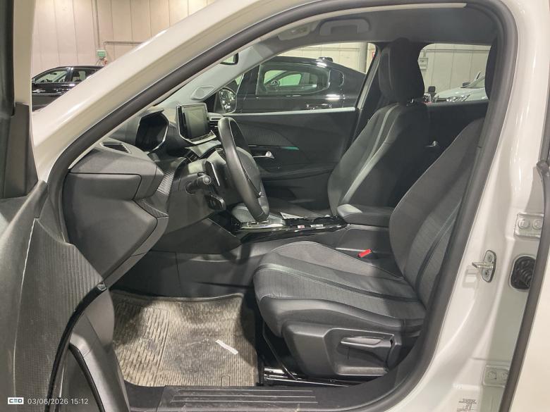 Peugeot 2008 1.5 BlueHDI Allure Aut. LED 1/2 Sport-Leather Navi Klima PDC ... #6